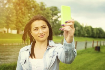 millennial-selfie